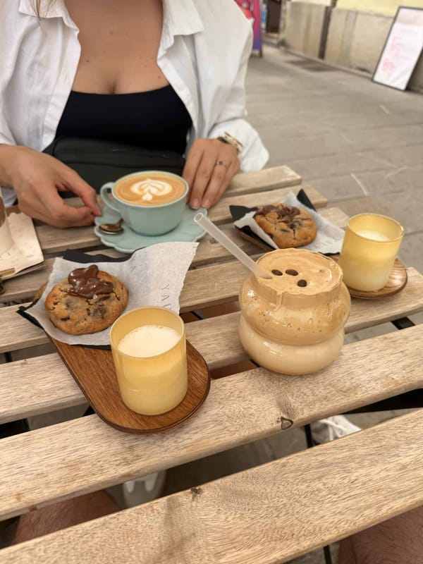 Yauya in sladek kotiček Laure ob Bregu